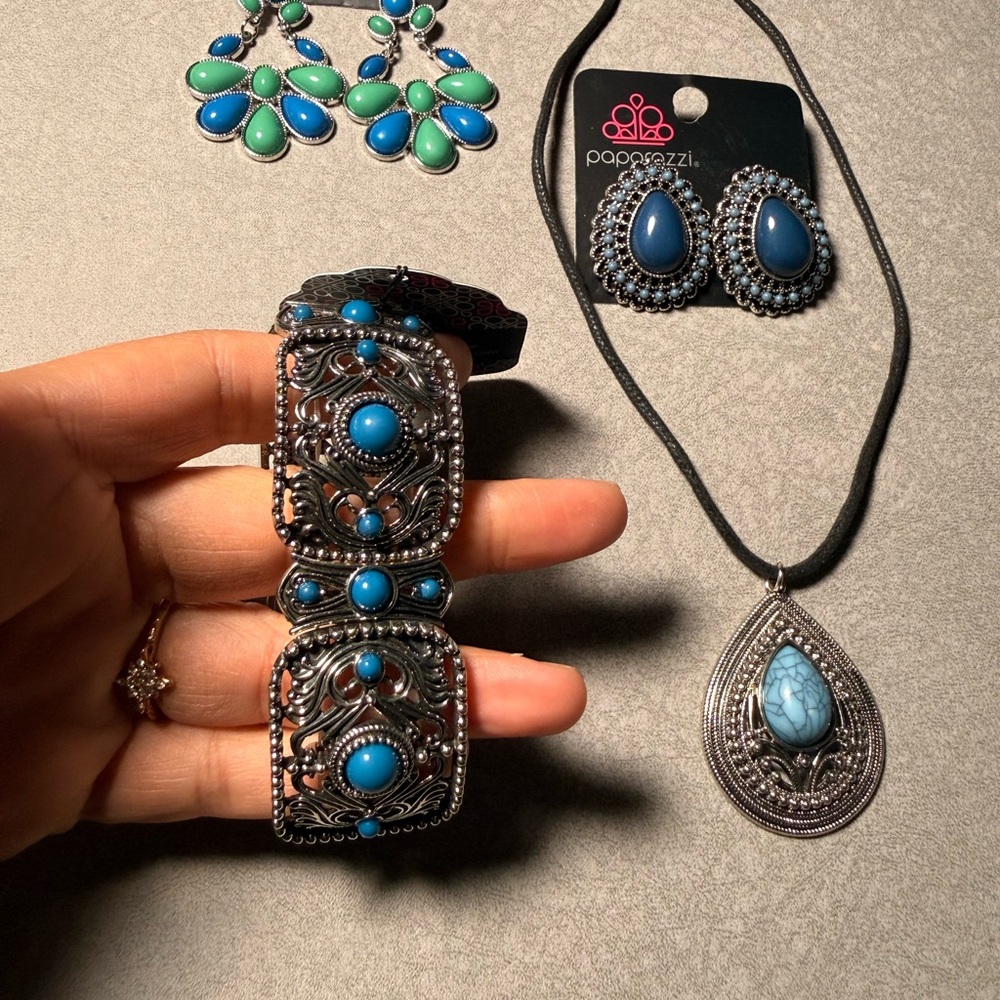 Paparazzi Silver and Teal Earrings Set - Picture 3 of 3